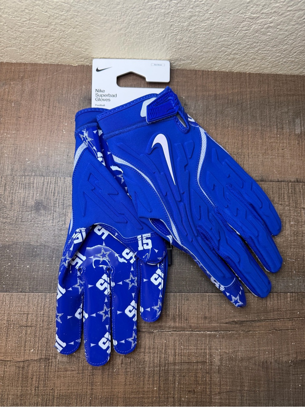 Nike Superbad “Zeke Elliot” PE Dallas Cowboys Football Gloves.
- Size 4XL.